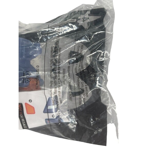 LIGHTYEAR DISNEY Mc donalds happy meal toy 4 IZZY PILOTING THE ARMADILLO - Picture 6 of 8